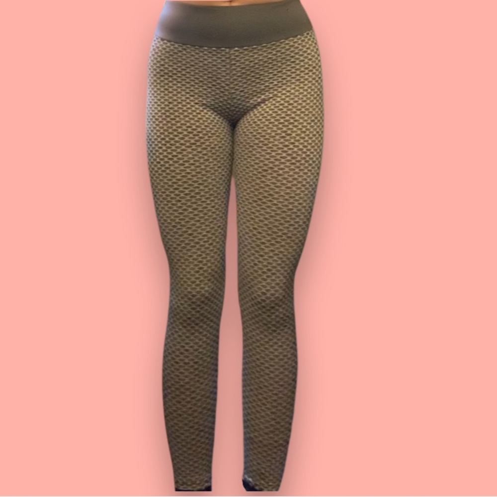 Grey & White Honeycomb Textured Leggings with Ruched Butt 👖🍑